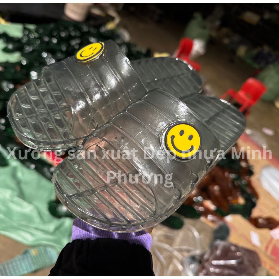 Dép Mặt Cười Nhựa Trong Minh Phương– Dép mang trong nhà chống trơn trượt tiết kiệm 16% - Hình ảnh 3
